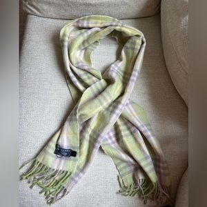 NWOT Burberry neck scarf